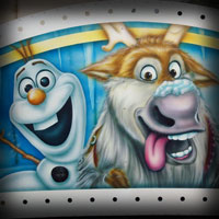 airbrush attraction painting aerograf karuzela decki kolotoc czech republik cartoon disney frozen kraina lodu olaf swen