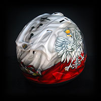 kask moto malowany artystycznie z or�em bia�ym i flag� polski w tle, aerograf