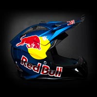 pomalowa kask w motyw redbulla